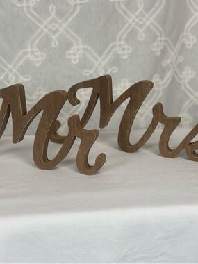 Wooden 'Mr & Mrs' Script Sign - Brown